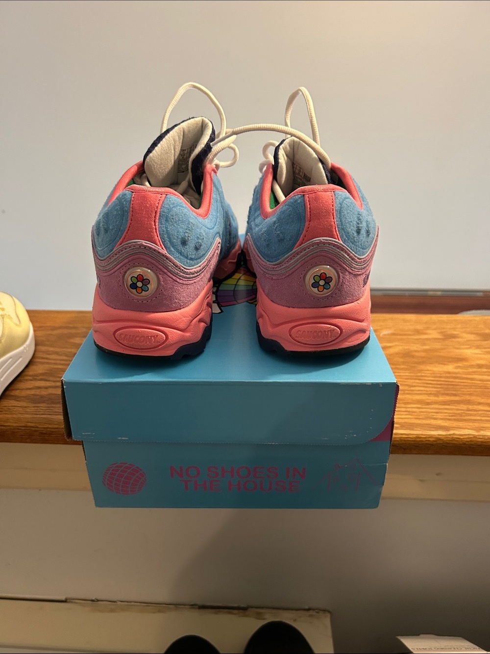 Saucony mens Blue Pink Navy Lace-Up Sneakers - Picture 3 of 4